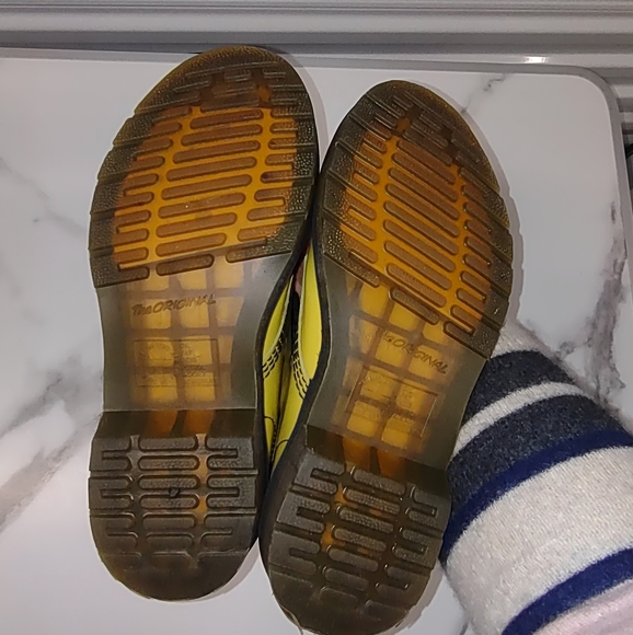 Dr Martens 1460 Patent Yellow Lace Up Combat Boots. Size 7 - Picture 10 of 11